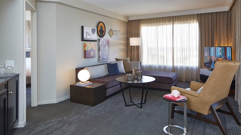 2 Queen Beds, Balcony, Suite