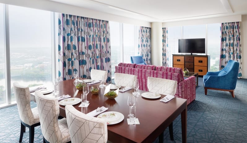 Grand Suite Dining Table