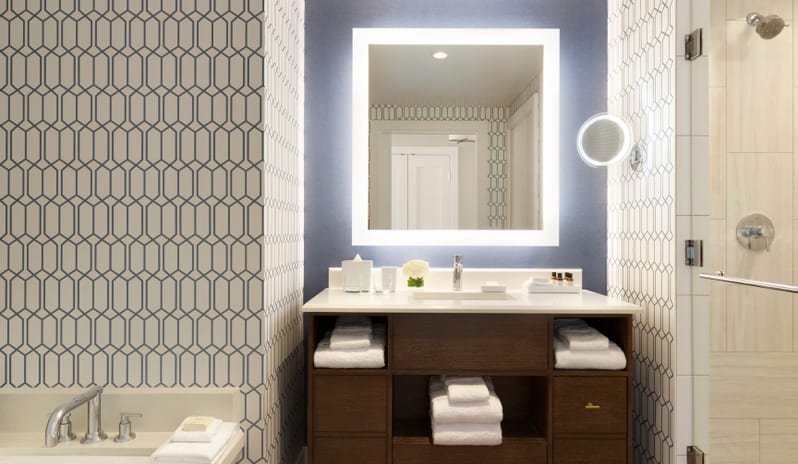 Signature Corner Room Bathroom