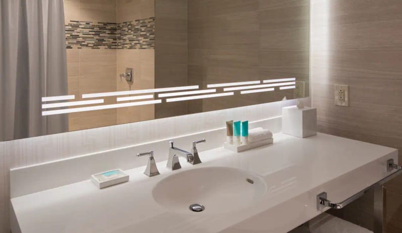 2 Queen Beds with City View Bathroom