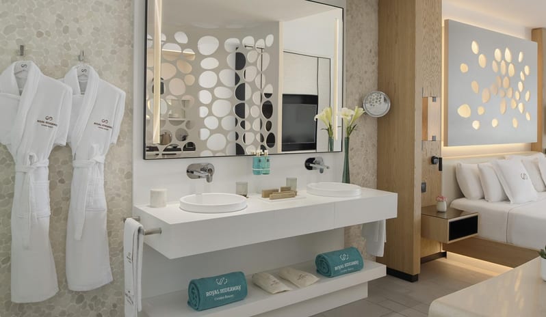 Junior Suite Ocean Front with Hot Tub