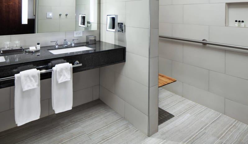 Junior Suite, 1 King Shower