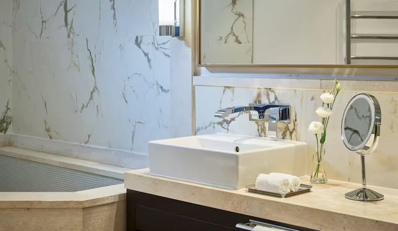 Deluxe Suite with Sea View Tholos