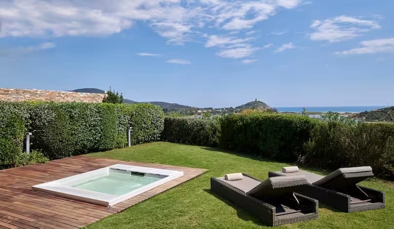 Junior Suite with Garden & Jacuzzi