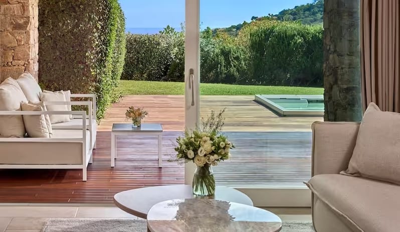 Junior Suite with Garden & Jacuzzi