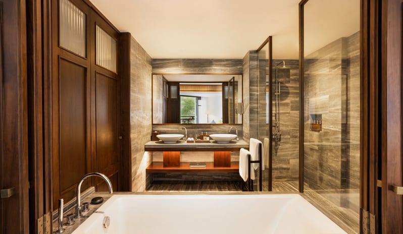 Deluxe Room, Bathroom