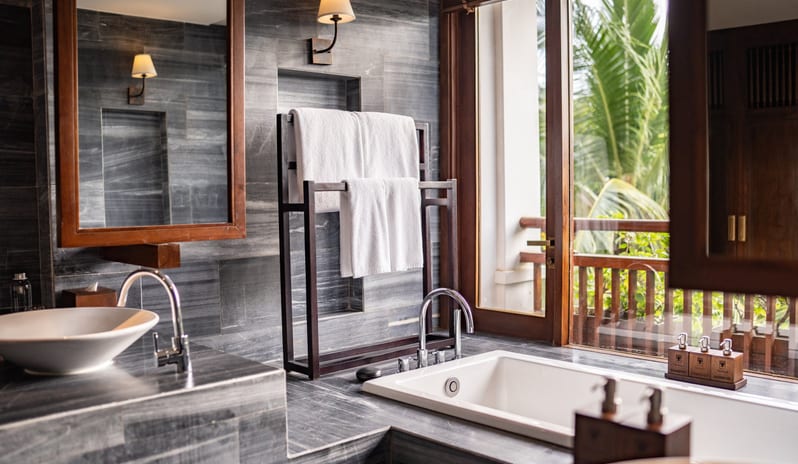 Terrace Room, BathTub