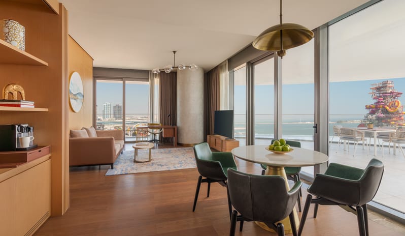 Executive Suite Sea View, Dining Table