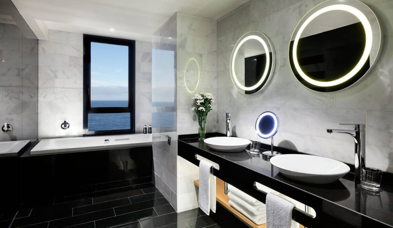 Rock Suite Gold, Bathroom