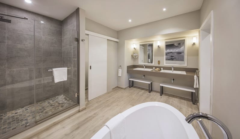 Two Bedroom Pool Apartment, Bathroom