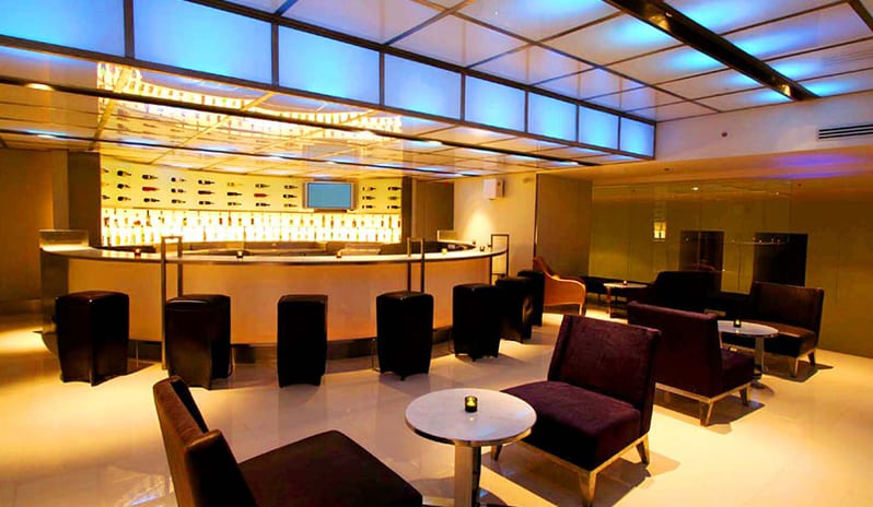 Studio Bar, Interior