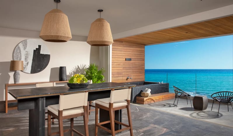 Two Storey Penthouse Suite Ocean Front, Dining Area