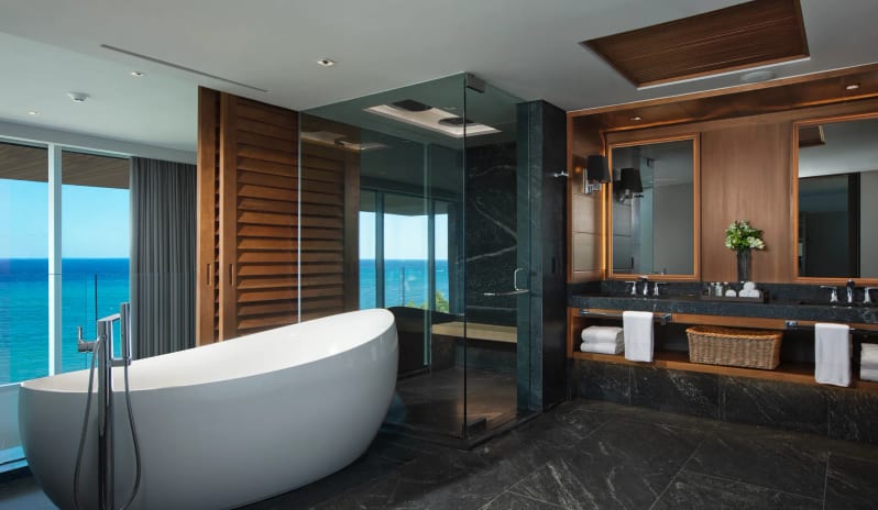Two Storey Penthouse Suite Ocean Front, Bathtub