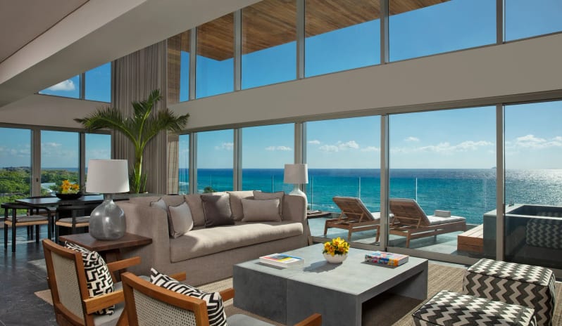 Two Storey Penthouse Suite Ocean Front, Living