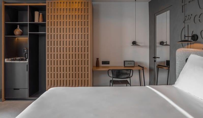 Euphoria Bungalow with Zen Pool, Bed