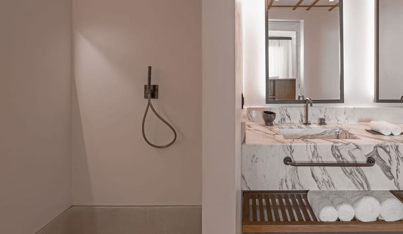 Echoes Retreat with Zen Pool, Bathroom