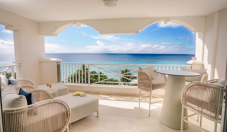 Luxury Concierge One Bedroom Ocean Front Suite, Balcony