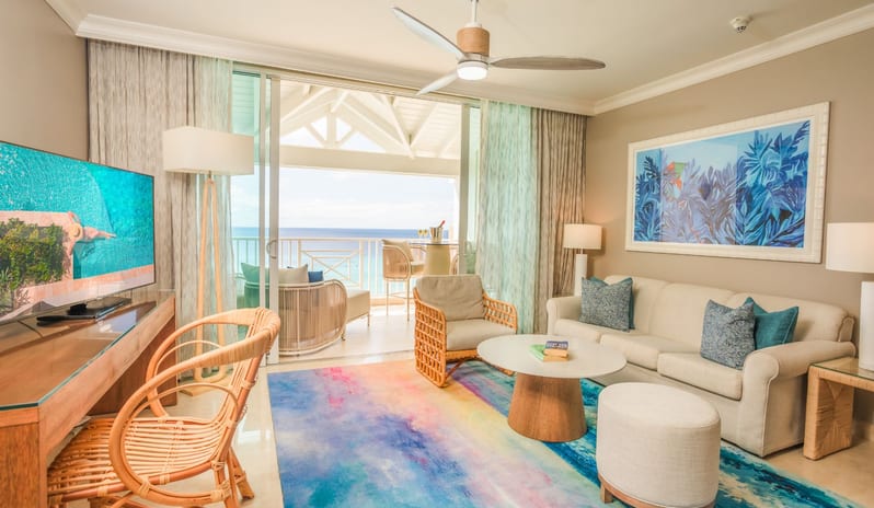 Luxury Concierge One Bedroom Ocean Front Suite, Living Area