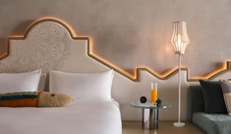 Fabulous Room, Bed Header