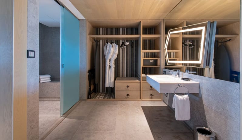 Fabulous Room, Bathroom