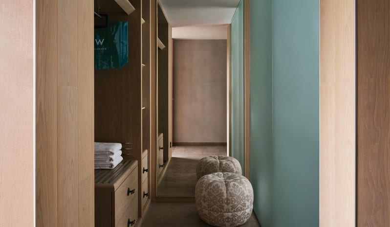 Fabulous Room, Closet