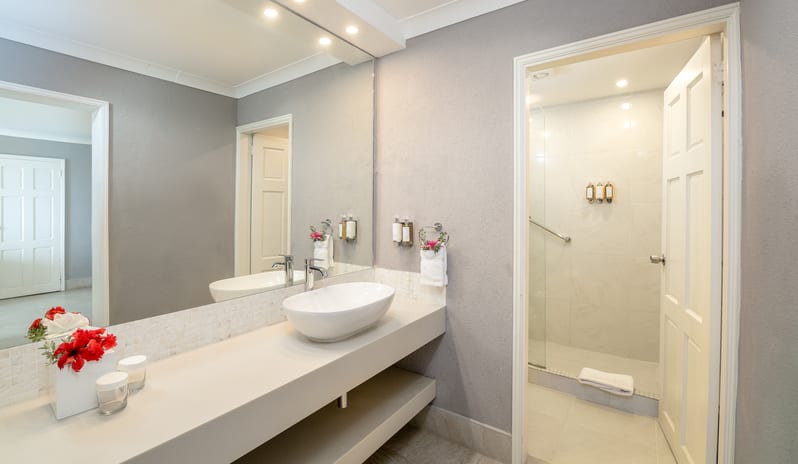 Deluxe Ocean Front, Bathroom