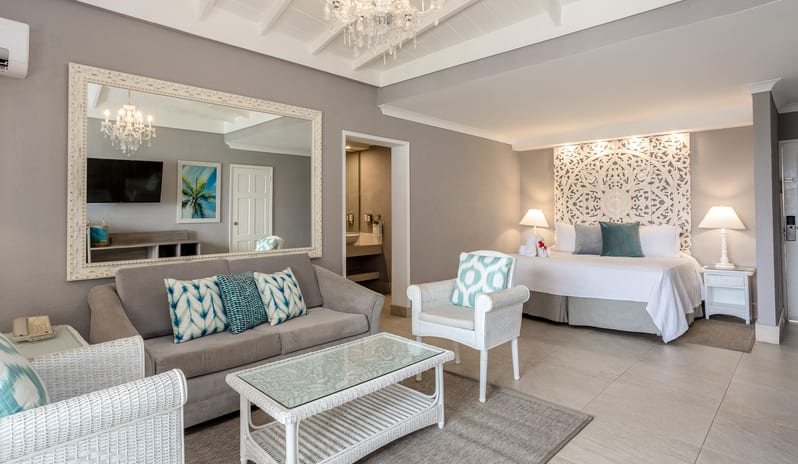 Deluxe Ocean Front, Sofa