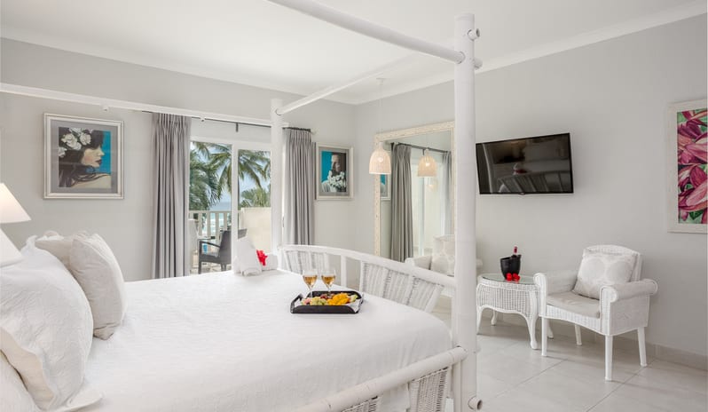 Ocean Front Honeymoon Suite, Bed