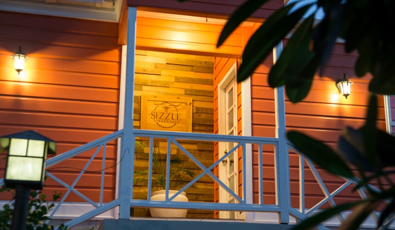 Sizzle Steak House, Exterior