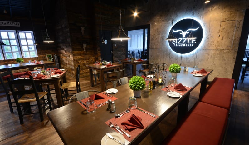 Sizzle Steak House, Dining