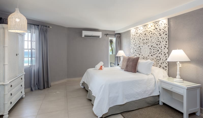 Two Bedroom Ocean Front Suite, Bedroom 1