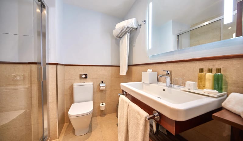 Double Room, Bathroom