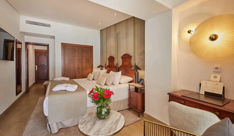 Double Frontal Sea View, Bedroom Overview