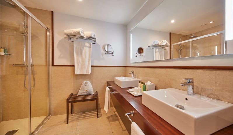Double Deluxe, Bathroom