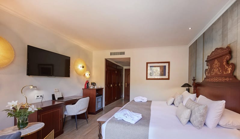 Double Deluxe, Bedroom