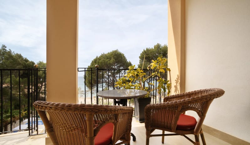 Preferred Club Deluxe Frontal Sea View, Terrace Seating