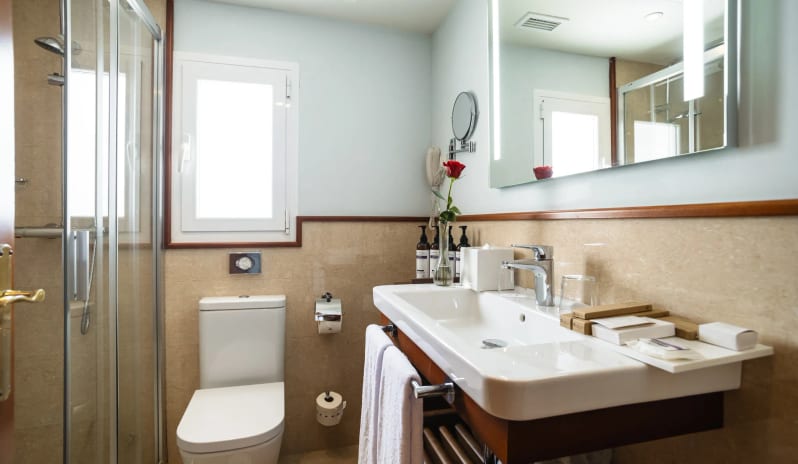 Preferred Club Junior Suite Frontal Sea View, Bathroom