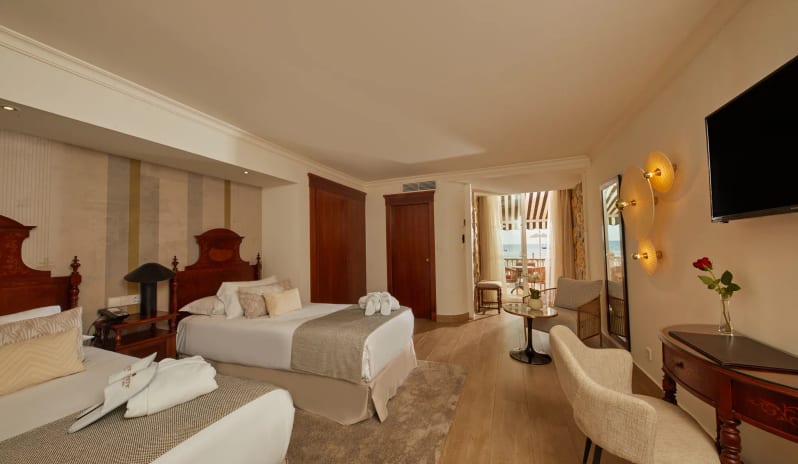 Preferred Club Junior Suite Frontal Sea View, Twin Beds