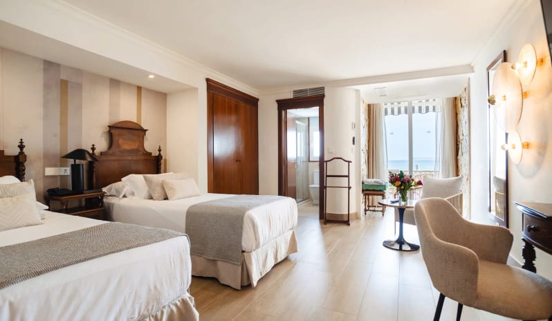 Preferred Club Junior Suite Frontal Sea View, Twin Bed View