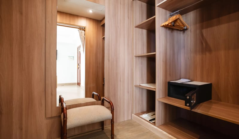 Preferred Club Master Suite Frontal Sea View, Walk in Closet