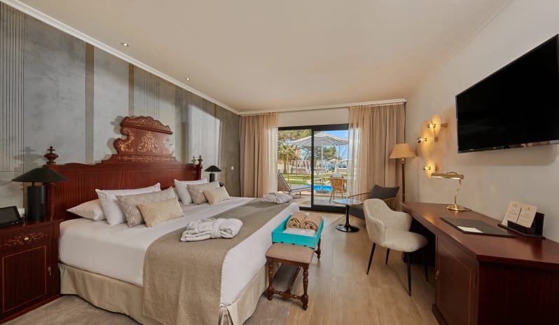 Preferred Club Swim Up Sea View, Bedroom