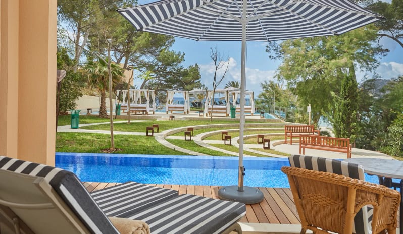 Preferred Club Swim Up Sea View, Sun bed View