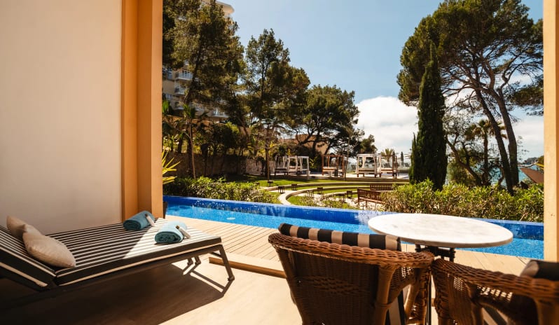Preferred Club Swim Up Sea View, Pool View