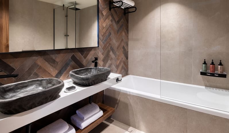 Sapphire Lush Three Bedroom Suite, Bathroom