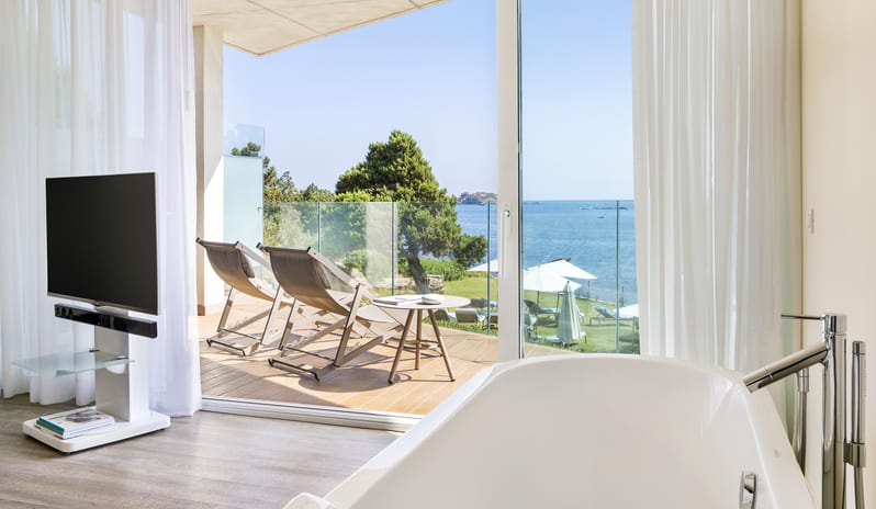 Extra ME + Junior Suite Sea View With Terrace, Bath Tub