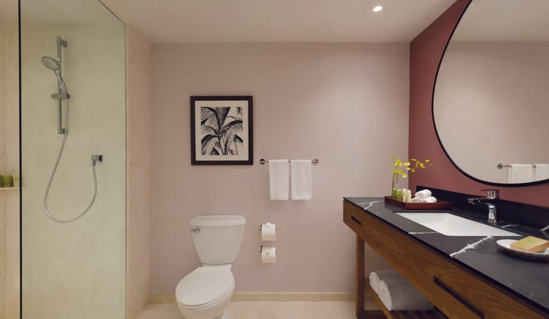 Premium Garden View - 2 Queen Beds Bathroom