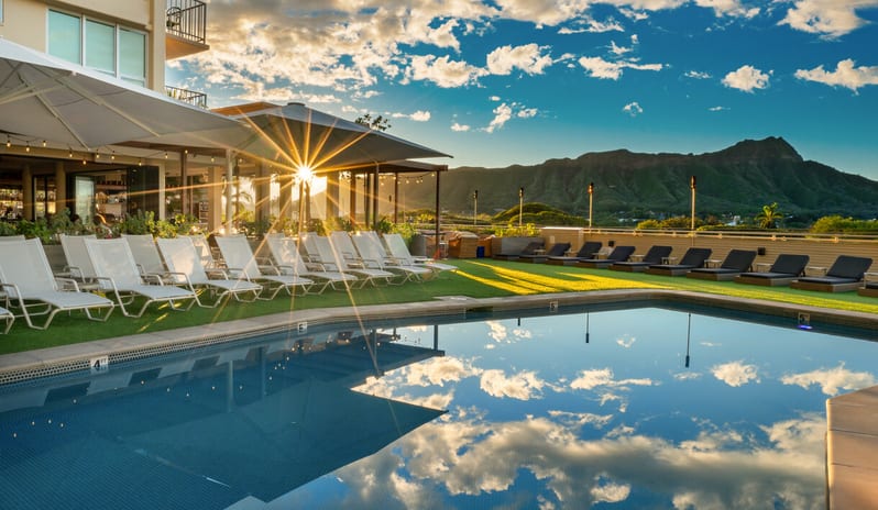 Queen Kapiolani Hotel, Pool with Sunrise
