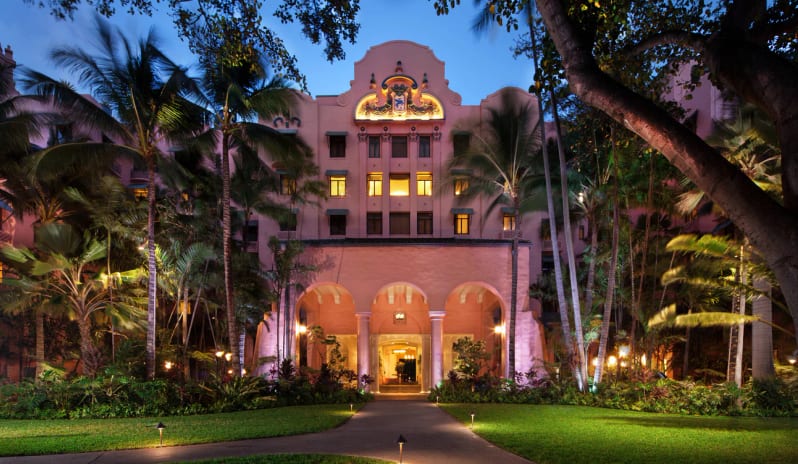 The Royal Hawaiian, A Luxury Collection Resort, Entrance Evening