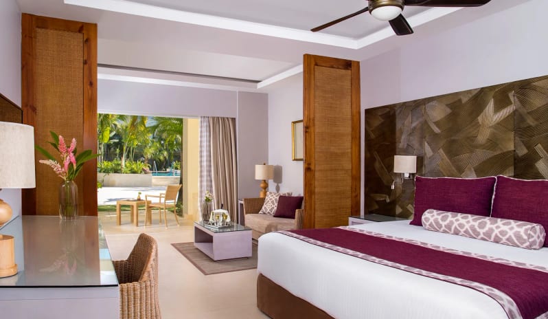 Deluxe Pool View, King