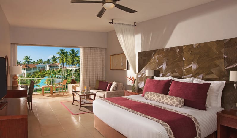 Preferred Club Deluxe Pool View, King